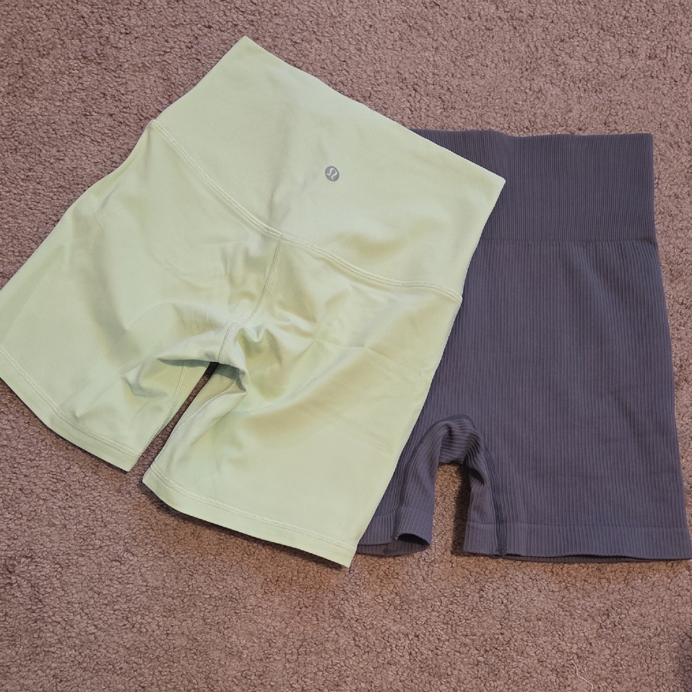 lululemon athletica High-Rise Bike Shorts - Light Green & Charcoal